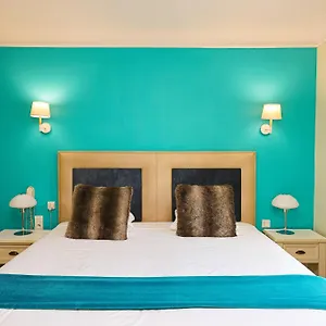 Les Pasteliers Hotel