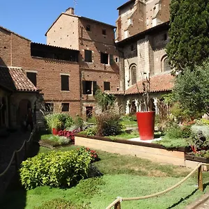 Dans Le Cloitre Saint Salvy A Albi. Apartment